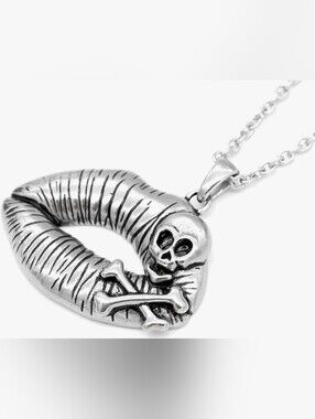 Controse Poisonous Kiss Skull Necklace, VGUC